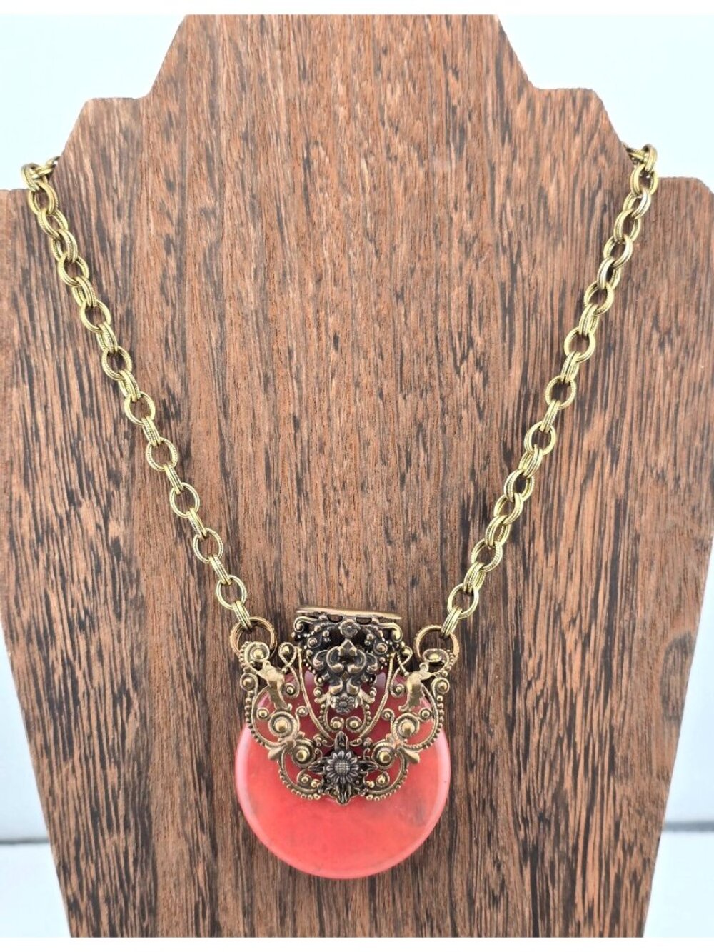Vintage Jan Michaels Brass Necklace With Pink Resin Pendant & Filigree - Picture 7 of 8